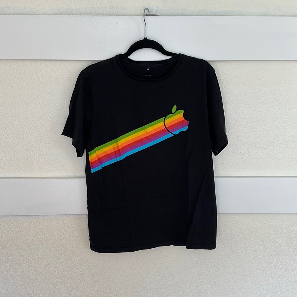 Men’s Apple Employee LGBTQ Shirt size L